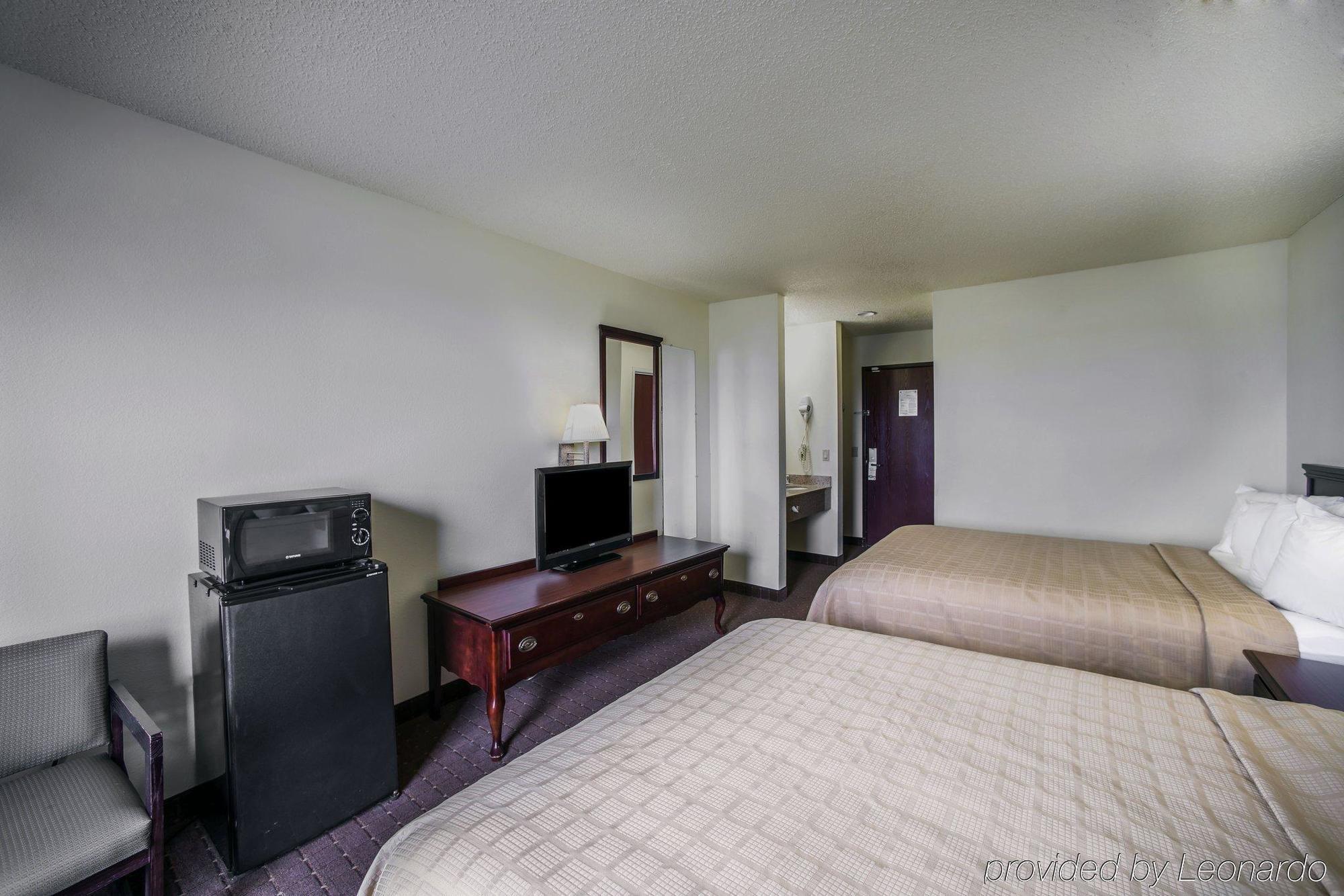 Super 8 By Wyndham Harrisburg Hotel Exterior photo